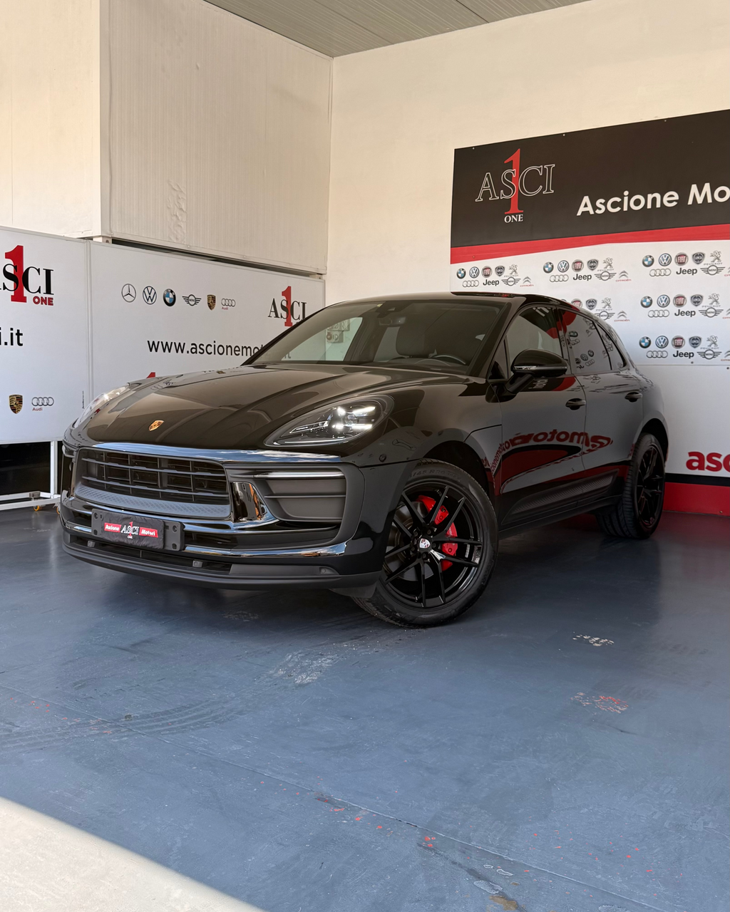 PORSCHE MACAN