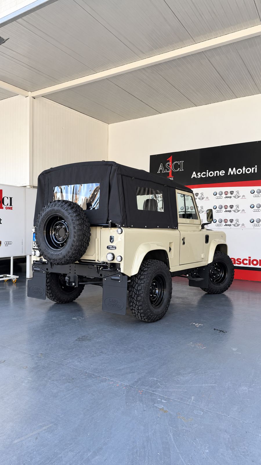 Defender 90 Sahara Dust