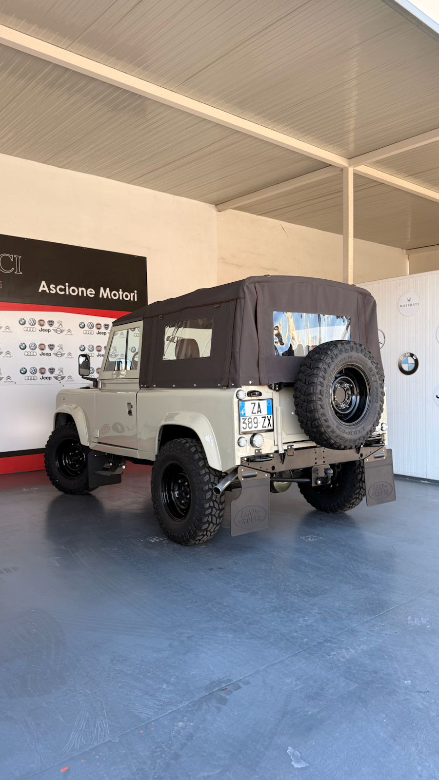 Defender 90 Sahara Dust